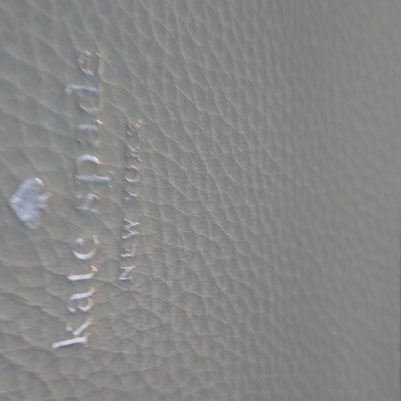 Kate Spade Light Gray Hanna Southport Avenue Crossbody Pebble Leather Bag - Picture 3 of 17